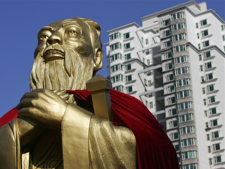 72030451 A statue of Confucius