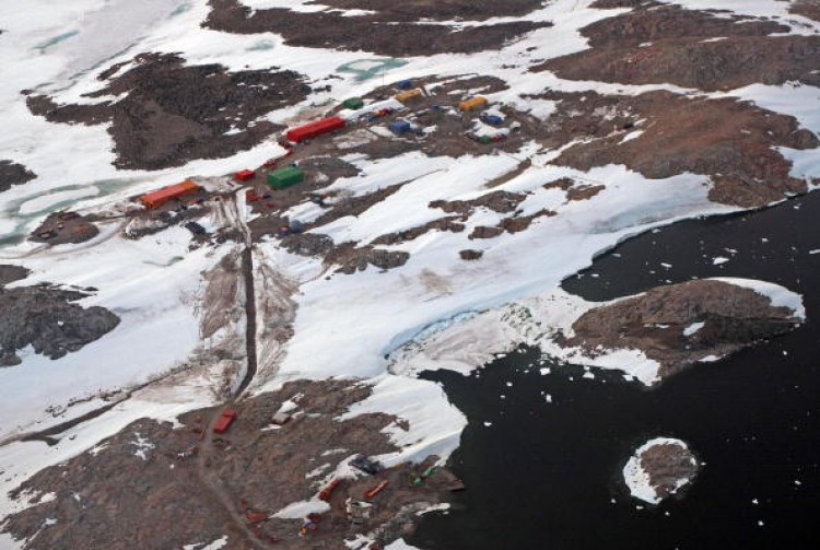 The Australian Antarctic research station of Casey overlooks Vincennes Bay. (Torsten Blackwood/AFP/Getty Images) The Australian Antarctic research station of Casey overlooks Vincennes Bay. (Torsten Blackwood/AFP/Getty Images)