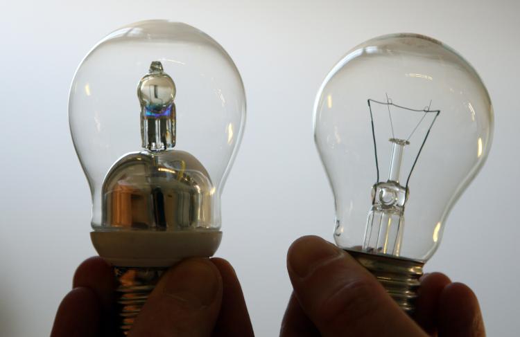 A new designed halogen lamp of Philips (L) and a usual lightbulb. (Patrik Stollarz/Getty Images) A new designed halogen lamp of Philips (L) and a usual lightbulb. (Patrik Stollarz/Getty Images)