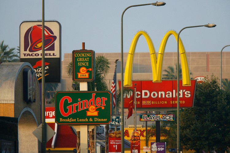 LAGGIN' IT: Signs for fast-food restaurants line the streets in the Figueroa Corridor area in Los Angeles, Calif. A recent survey says the nation's biggest chains, such as McDonald's and Taco Bell, lag behind smaller rivals in taste. (David McNew/Getty Images)