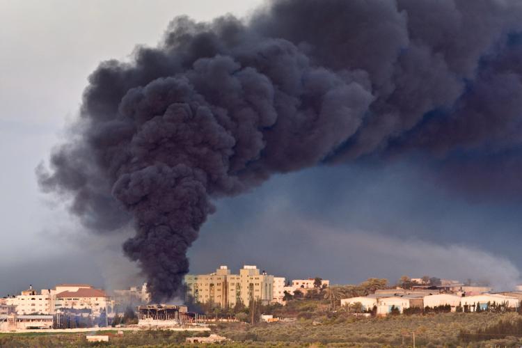Smoke billows from the Gaza Strip following an air strike by the Israeli airforce on Hamas enclaves. (Yoav Lemmer/AFP/Getty Images) Smoke billows from the Gaza Strip following an air strike by the Israeli airforce on Hamas enclaves. (Yoav Lemmer/AFP/Getty Images)