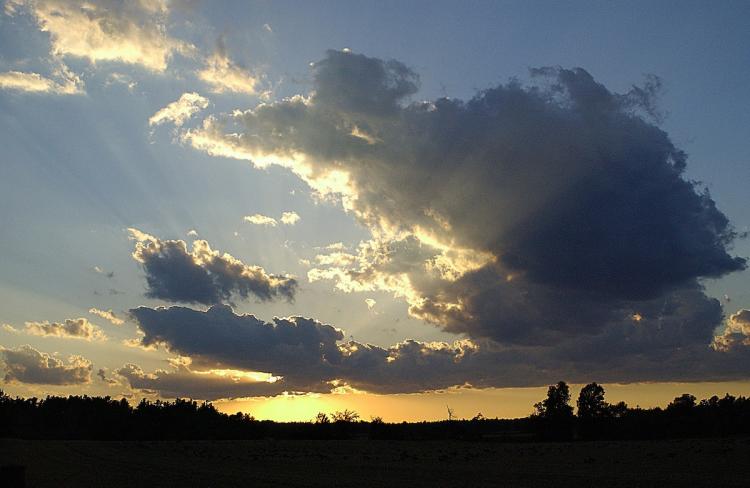 A breath taking view of a sunrise. A recent study found that when people are reminded of religion and God, religious people feel less distressed about making mistakes. (Photos.com) A breath taking view of a sunrise. A recent study found that when people are reminded of religion and God, religious people feel less distressed about making mistakes. (Photos.com)