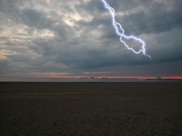 HARNESSING HYGROELECTRICITY: Researchers are finding ways to harness electricity stored in water in the atmosphere as a new energy source and to prevent lightning from striking buildings. (Photos.com) HARNESSING HYGROELECTRICITY: Researchers are finding ways to harness electricity stored in water in the atmosphere as a new energy source and to prevent lightning from striking buildings. (Photos.com)