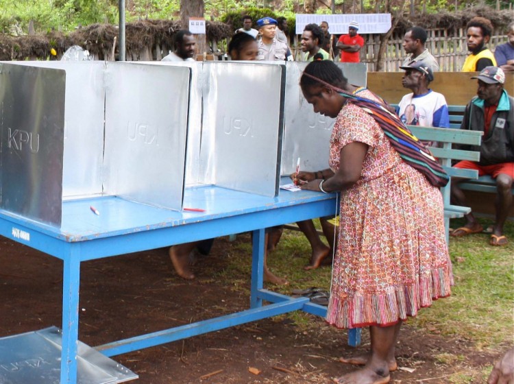 A Papuan woman fills her ballot at a polling center Jayapura, in eastern Papua province, on July 8, 2009. (STR/AFP/Getty Images) A Papuan woman fills her ballot at a polling center Jayapura, in eastern Papua province, on July 8, 2009. (STR/AFP/Getty Images)