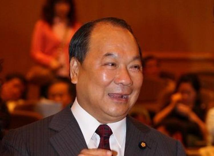Legislator Lin Chien-Jung came all the way from Yilan County to Hsinchu with his family to see Shen Yun Performing Arts' fourth show in Hsinchu. (Wu Bohua/The Epoch Times)