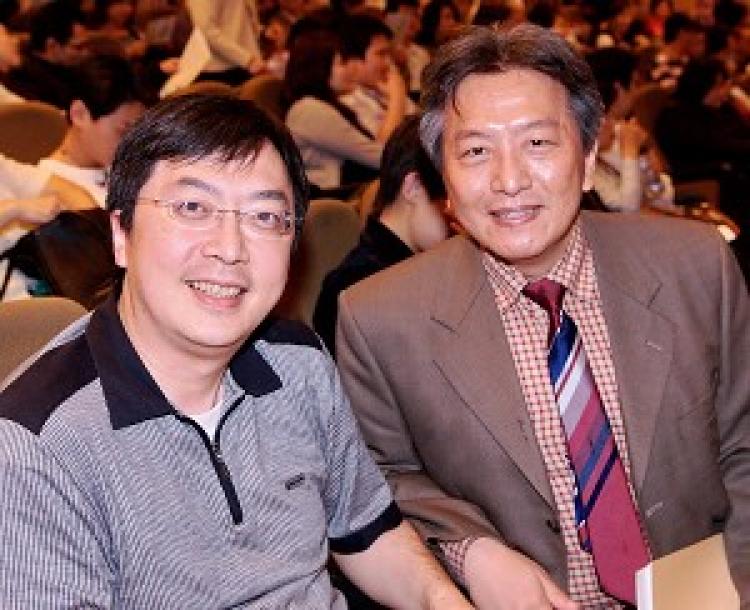 Dr. Liu Nairen, director of Department of Digestive Endoscopy at the Chang-gung Memorial Hospital and his son (Li Yuan/Epoch Times) Dr. Liu Nairen, director of Department of Digestive Endoscopy at the Chang-gung Memorial Hospital and his son (Li Yuan/Epoch Times)