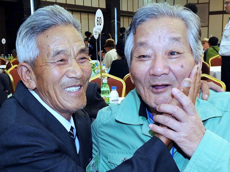Relatives From North & South Korea Reunite After Korean War Separation Elderly Siblings Reunite