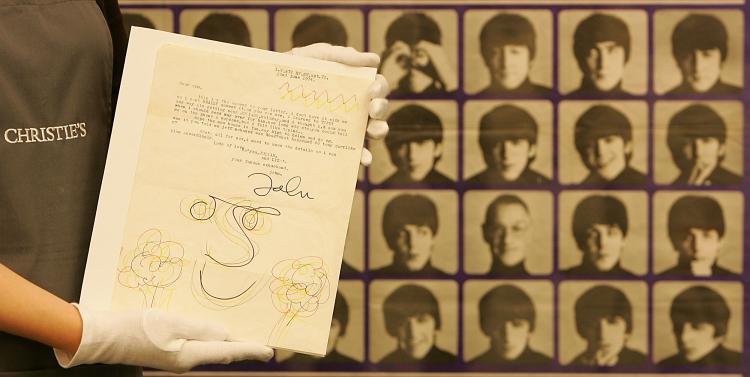 A porter holds a letter from the late ex-Beatle John Lennon at Christie's auction house in London, 22 May 2006. (AFP PHOTO/ODD ANDERSEN) A porter holds a letter from the late ex-Beatle John Lennon at Christie's auction house in London, 22 May 2006. (AFP PHOTO/ODD ANDERSEN)