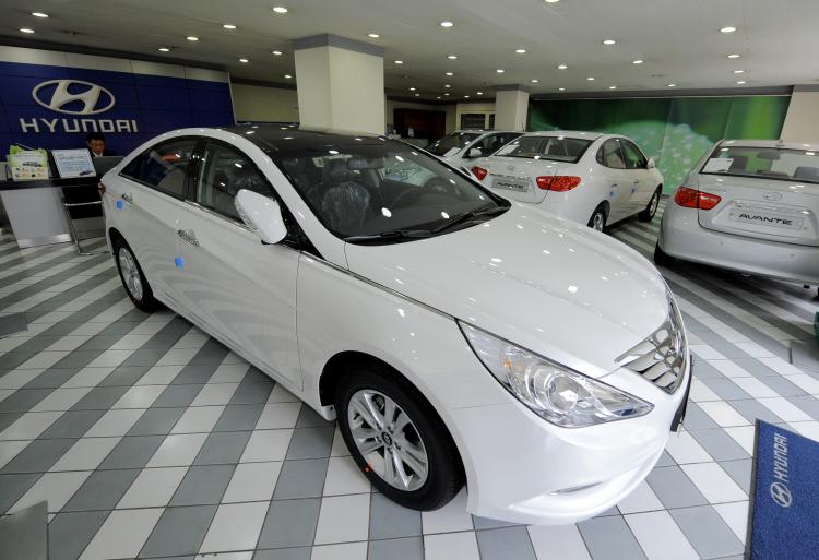 HYUNDAI RECALL: Hyundai Motor's sedan Sonata model is on display at its branch in Seoul on April 22. Sonata is part of a major Hyundai recall in the United States.  (Jung Yeon-Je/Getty Images)