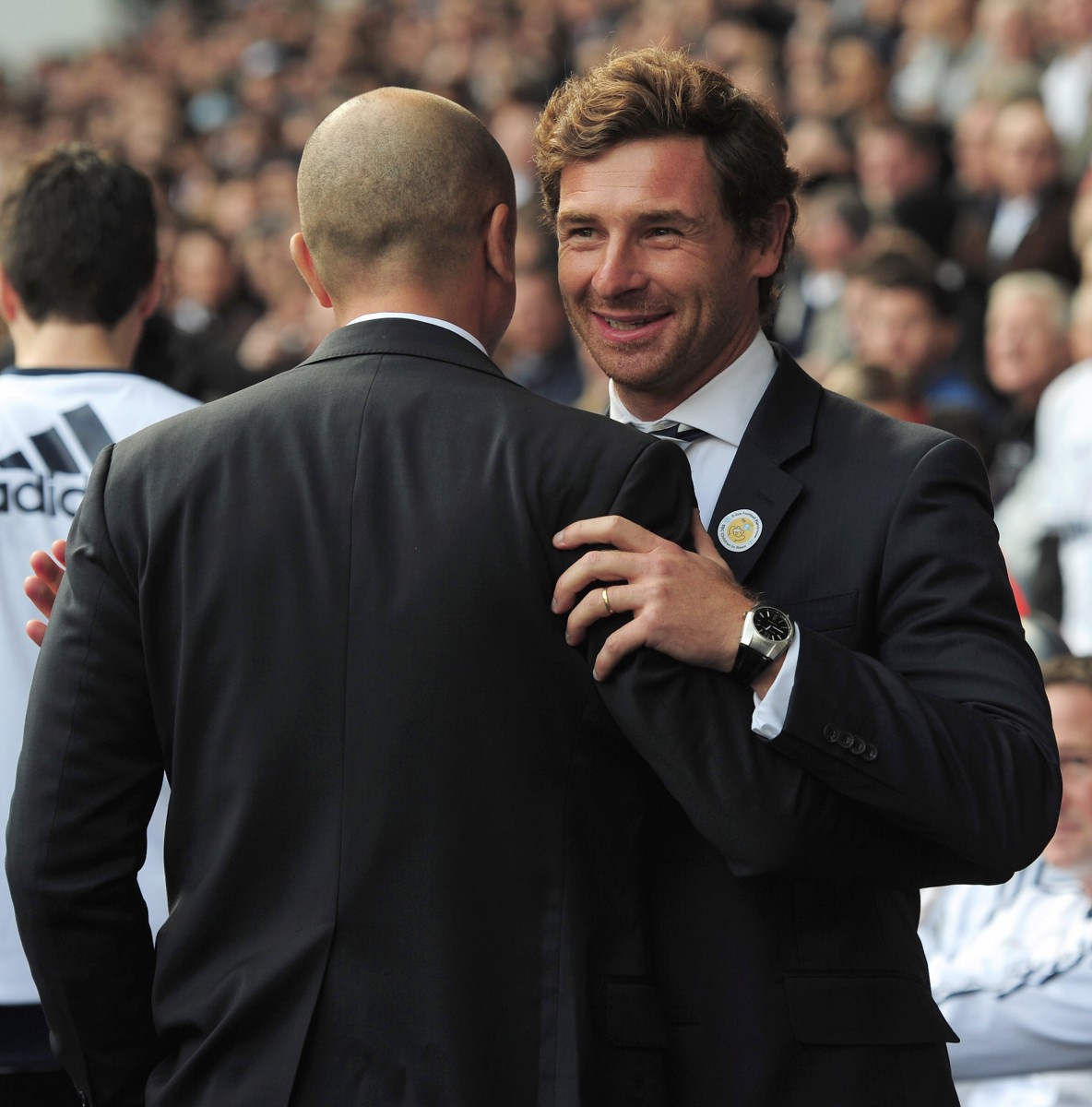 Tottenham Hotspur v Chelsea - Premier League Tottenham manager Andre Villas-Boas greets Chelsea manager Roberto Di Matteo prior to their teams' clash on Saturday in the English Premier League. (Shaun Botterill/Getty Images)