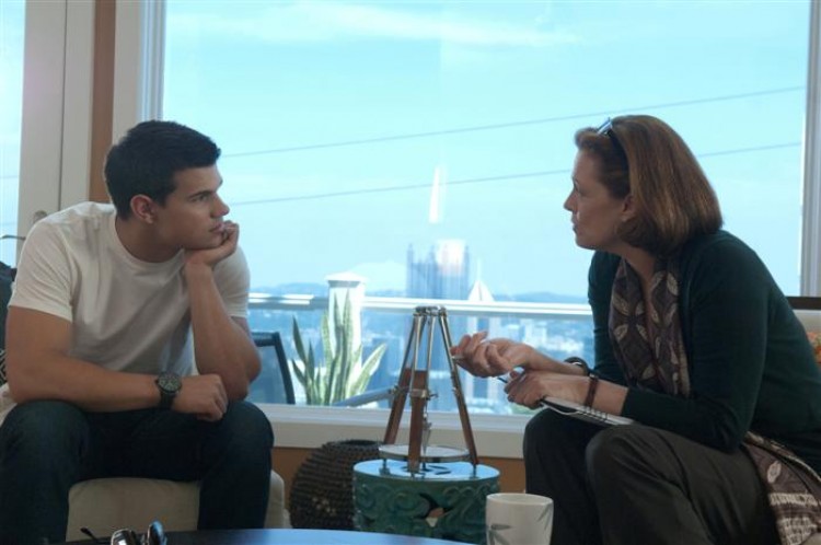 Taylor Lautner as a teenager with a mysterious past in a meeting with his psychiatrist played by Sigourney Weaver. (Lionsgate Publicity) Taylor Lautner as a teenager with a mysterious past in a meeting with his psychiatrist played by Sigourney Weaver. (Lionsgate Publicity)