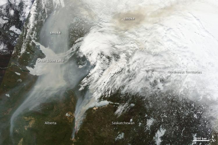 A satellite map from NASA's Eath Observatory shows tan and gray smoke spanning hundreds of miles across Alberta, Saskatchewan, and Northwest Territories on Monday. (NASA) A satellite map from NASA's Eath Observatory shows tan and gray smoke spanning hundreds of miles across Alberta, Saskatchewan, and Northwest Territories on Monday. (NASA)