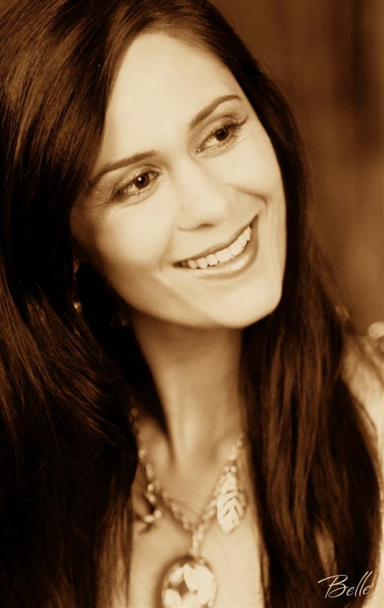 Newcomer singer-songwriter Belle is following her heart and conscience with her debut album. (Jeff Nenarella/The Epoch Times) Newcomer singer-songwriter Belle is following her heart and conscience with her debut album. (Jeff Nenarella/The Epoch Times)