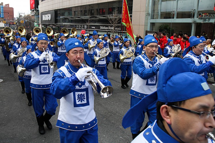Chasteen_020412_Falun-Gong-Parade_1818 Epoch Times Photo