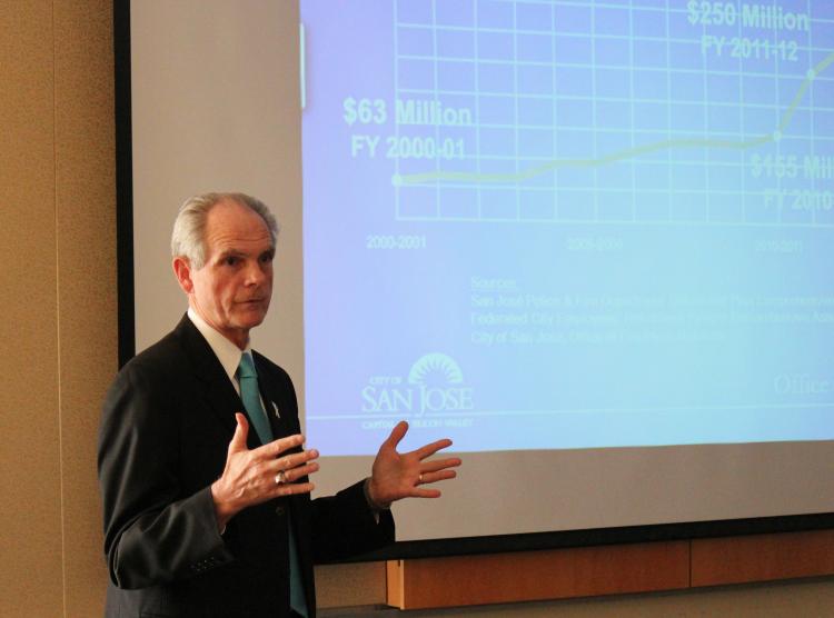 Mayor Chuck Reed speaking to an audience at the San Jose District 9 community budget meeting. After giving a speech, Reed fielded questions from District 9 residents. (Abraham Thompson/The Epoch Times) Mayor Chuck Reed speaking to an audience at the San Jose District 9 community budget meeting. After giving a speech, Reed fielded questions from District 9 residents. (Abraham Thompson/The Epoch Times)