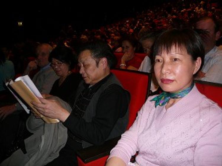 Ms. Sun, from mainland China, bought the best ticket and sat in the middle of the front row. (Wen-Hua/The Epoch Times)