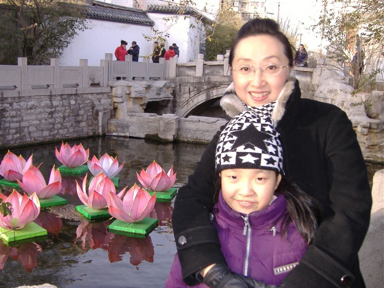DSCF2005 Cui Aimin and her daughter