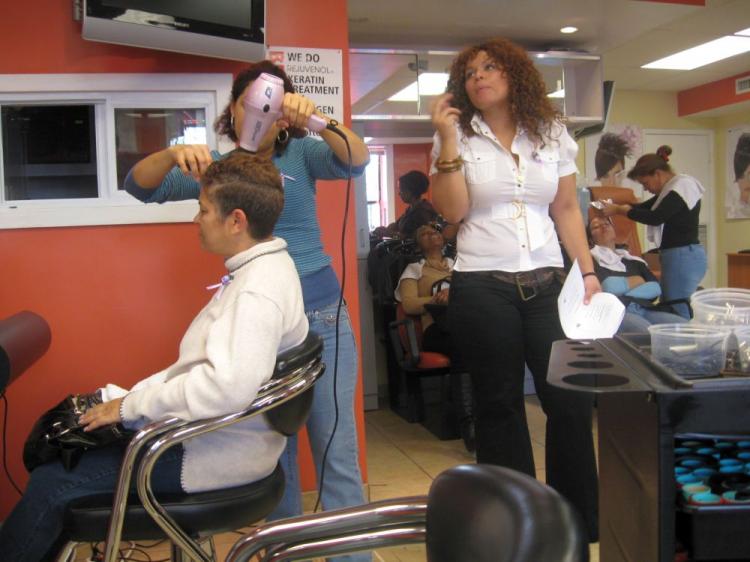 Ingrid Dominguez teaches stylists how to help abused women. (Sharon Kagawa) Ingrid Dominguez teaches stylists how to help abused women. (Sharon Kagawa)
