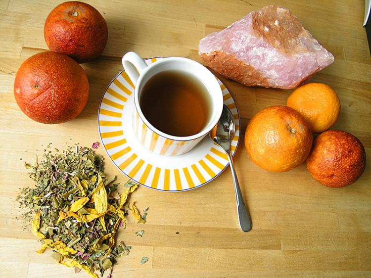 A coarsely chopped herbal mixture retains it inherent aromas. (J. Jelkic/The Epoch Times) A coarsely chopped herbal mixture retains it inherent aromas. (J. Jelkic/The Epoch Times)