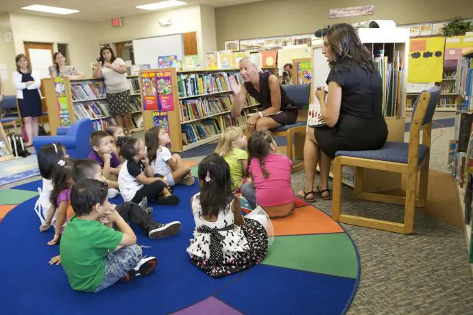 Children in a classroom at Carver Community School in Des Moines, Iowa. (Courtesy of the U.S. Department of Education)