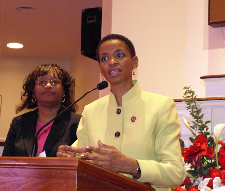 CENSUS HIRING: Congresswoman Donna Edwards (D-MD) (right) answered questions on Feb. 28, together with Dorothy Wilson, Partnership Specialist with the U.S. Census Bureau. The Census headquarters is in her District.Rep. Edwards sponsored the forum, explain (Terri Wu/Epoch Times) CENSUS HIRING: Congresswoman Donna Edwards (D-MD) (right) answered questions on Feb. 28, together with Dorothy Wilson, Partnership Specialist with the U.S. Census Bureau. The Census headquarters is in her District.Rep. Edwards sponsored the forum, explain (Terri Wu/Epoch Times)