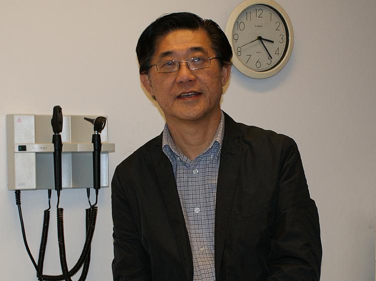 Dr. Roland Wong in his Toronto office. (Allen Zhou/The Epoch Times) Dr. Roland Wong in his Toronto office. (Allen Zhou/The Epoch Times)