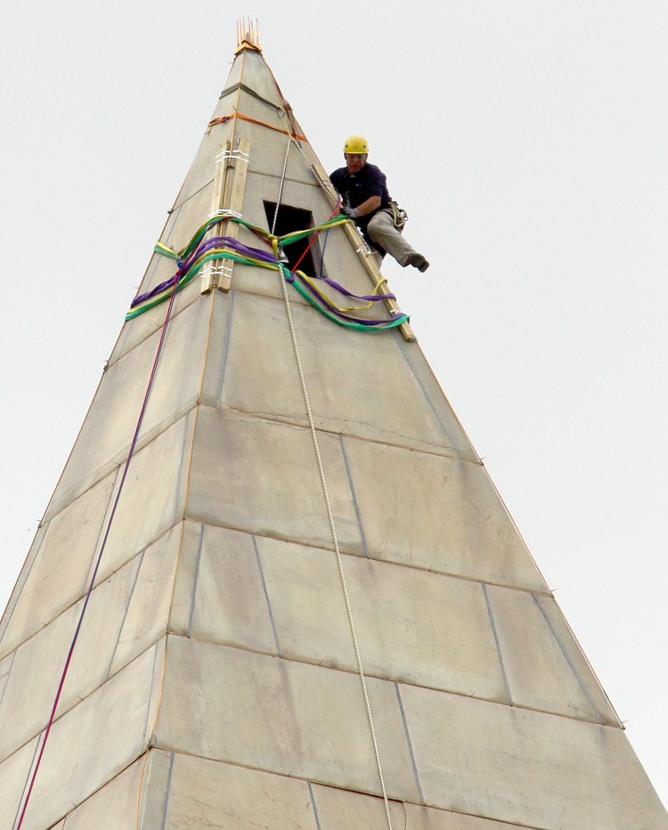 An engineer begins the process of conducting a block-by-block inspection of the exterior of the Washington Monument while suspended by ropes on Sept. 27, in Washington, D.C. The National Park Service has closed the landmark in the nation's capital indefinitely due to damage caused by a 5.8 magnitude earthquake in August. (Win McNamee/Getty Images)