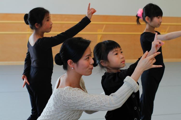 Dance instructor Cecilia Xiong gives guidance to young students at the Fei Tian Academy of the Arts California, which is due to open its doors for classes on March 1, 2010. (Jiang Kai/The Epoch Times) Dance instructor Cecilia Xiong gives guidance to young students at the Fei Tian Academy of the Arts California, which is due to open its doors for classes on March 1, 2010. (Jiang Kai/The Epoch Times)