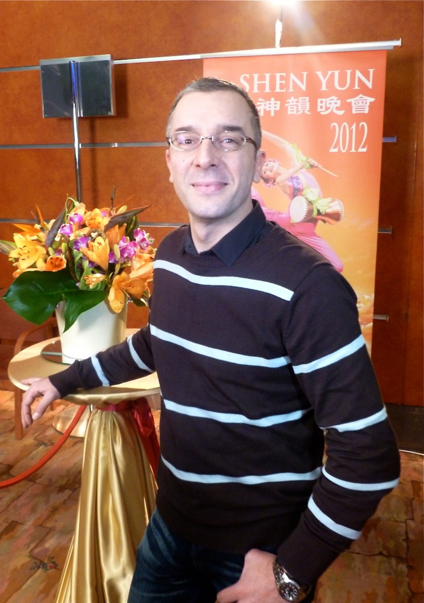 Fillipo+radrizzani Fillipo Radrizzani at intermission of Shen Yun