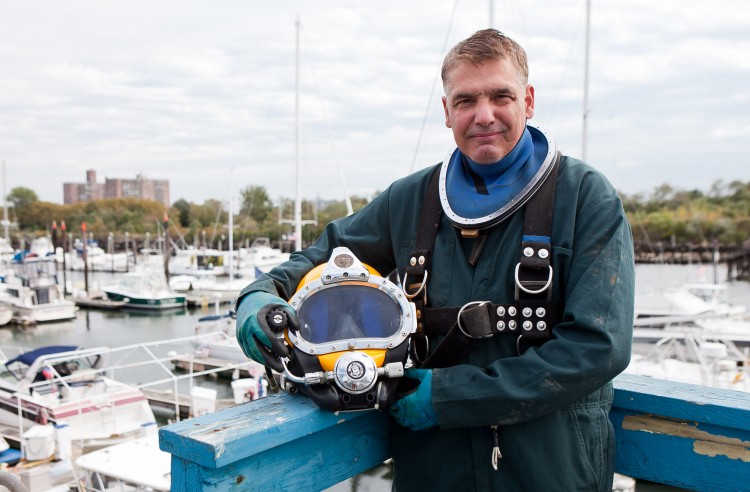 Diver Gene Ritter at the Marine Basin Marina in Brooklyn on Oct. 12. (Amal Chen/The Epoch Times)
