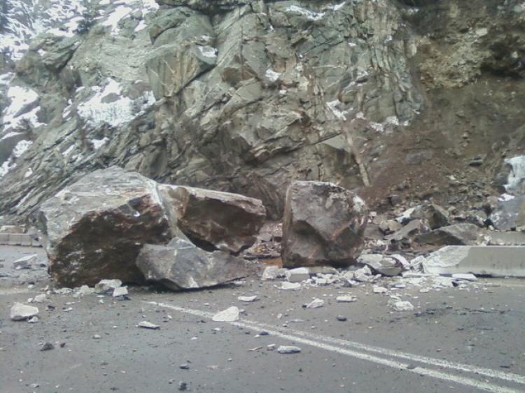 Rock slide on I-70 in Colorado. (Courtesy of Colorado Department of Transportation) Rock slide on I-70 in Colorado. (Courtesy of Colorado Department of Transportation)