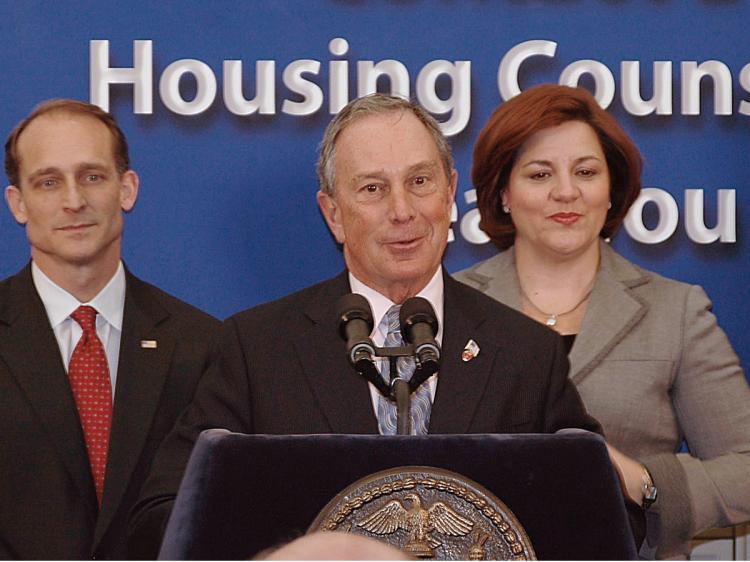 KNOW YOUR LOAN: Mayor Bloomberg, City Council Speaker Christine Quinn (R), and Department of Housing and Urban Development Secretary Steve Preston introduce a new program to assist homeowners in managing mortgages.  (The Epoch Times)