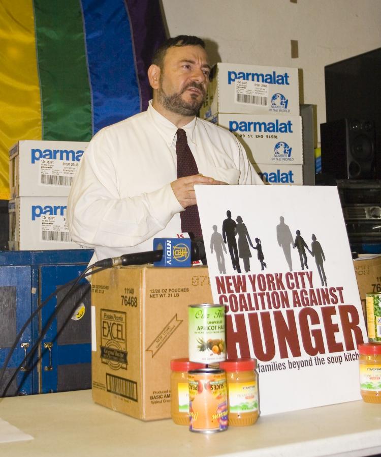 FEED THE POOR: Joel Berg, executive director of the New York City Coalition Against Hunger (NYCCAH), calls for more government to fund the fight against poverty, in response to the new national poverty report. (Helena Zhu The Epoch Times) FEED THE POOR: Joel Berg, executive director of the New York City Coalition Against Hunger (NYCCAH), calls for more government to fund the fight against poverty, in response to the new national poverty report. (Helena Zhu The Epoch Times)