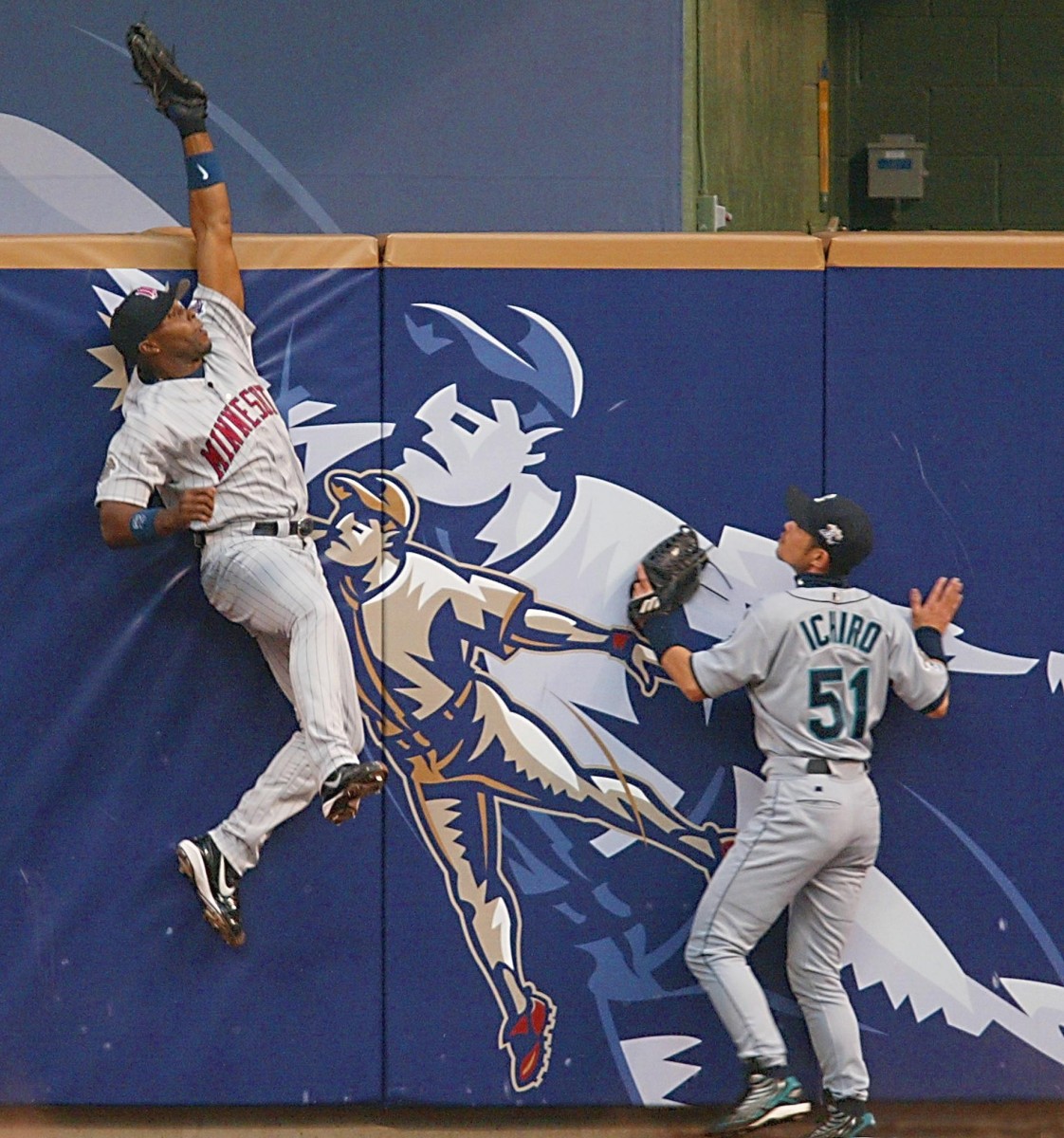 Torii Hunter (L) of the the American League Epoch Times Photo