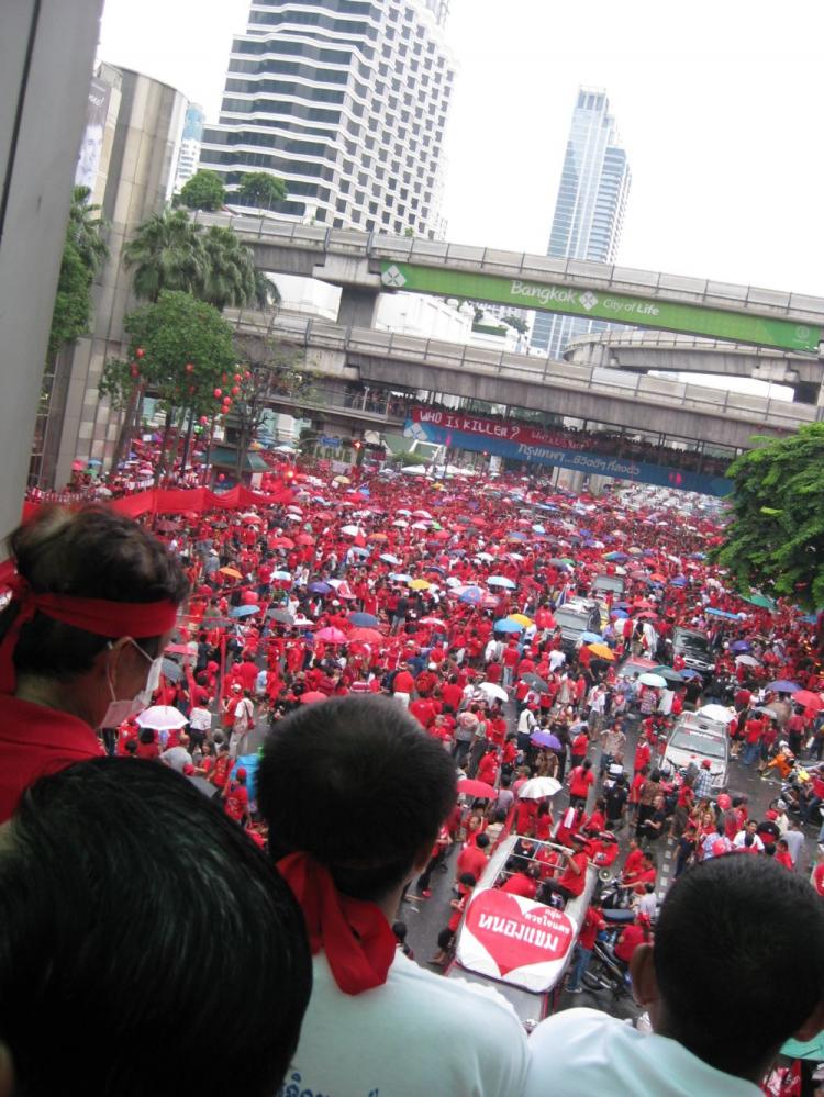 Red shirts rally in central Bangkok to remember the 2006 military coup which ousted former Thai prime minister Thaksin Shinawatra. (James Burke/The Epoch Times) Red shirts rally in central Bangkok to remember the 2006 military coup which ousted former Thai prime minister Thaksin Shinawatra. (James Burke/The Epoch Times)