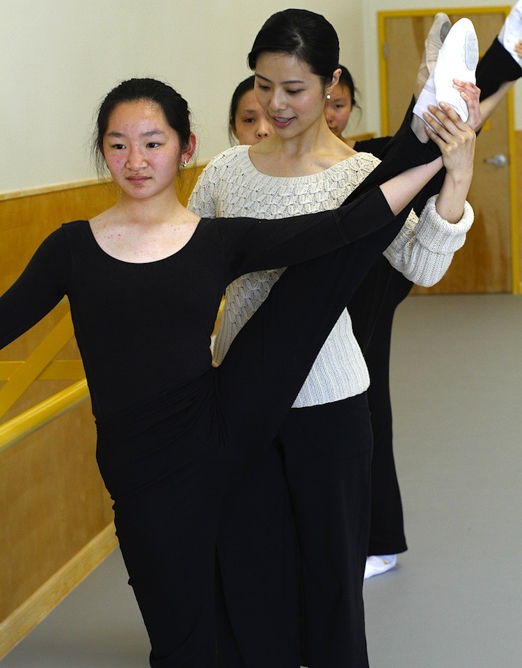 DEDICATION: Full-time dance students at the Fei Tian Academy of the Arts California obtain three hours of dance training per day, which gives them a solid foundation in classical Chinese dance in addition to benefiting their academic studies. (Courtesy of Fei Tian Academy of the Arts California)