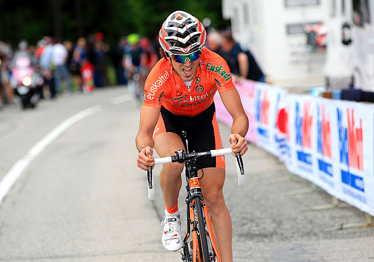 Spanish cyclist Jon Izagirre of Euskatel Euskaltel's Jon Izagirre dropped his pursuers halfway up the final climb to win Stage 16 of the Giro d'Italia. (Luk Benies/AFP/Gettyimages)