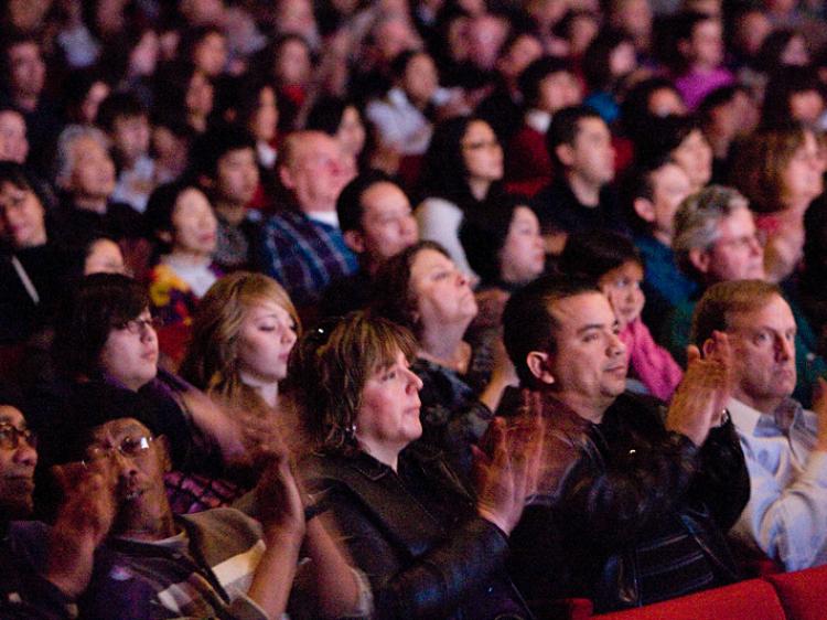 The audience applauds one of the San Diego DPA performances. (Ji Yuan/The Epoch Times) The audience applauds one of the San Diego DPA performances. (Ji Yuan/The Epoch Times)