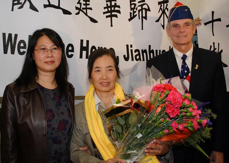 Falun Gong practitioner Jianhua Lu (C) is greeted at the San Jose International Airport Wednesday, Nov. 11 by sister Stephanie (L) and San Jose Mayor Chuck Reed. Ms. Lu suffered years of persecution at the hands of the Chinese communist regime because of her spiritual beliefs. (Gary Wang/The Epoch Times) Falun Gong practitioner Jianhua Lu (C) is greeted at the San Jose International Airport Wednesday, Nov. 11 by sister Stephanie (L) and San Jose Mayor Chuck Reed. Ms. Lu suffered years of persecution at the hands of the Chinese communist regime because of her spiritual beliefs. (Gary Wang/The Epoch Times)