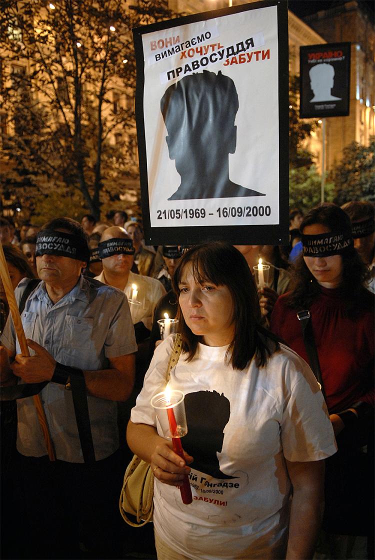 Relatives, journalists and other supporters of murdered journalist Gyorgy Gongadze march on the ninth anniversary of his assassination in Kiev on Sept.19 2009. (Vladimir Borodin/The Epoch Times) Relatives, journalists and other supporters of murdered journalist Gyorgy Gongadze march on the ninth anniversary of his assassination in Kiev on Sept.19 2009. (Vladimir Borodin/The Epoch Times)