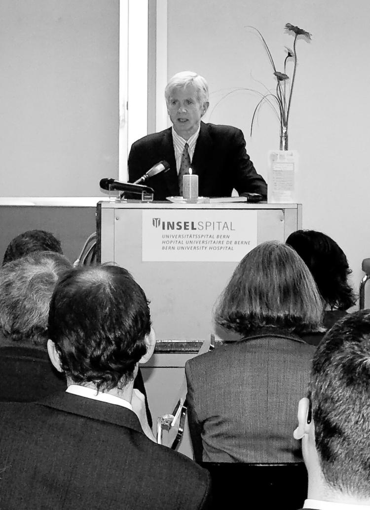 HUMAN RIGHTS WARRIORS: David Kilgour accepts the 2009 Human Rights Prize from the Swiss branch of the International Society for Human Rights on Jan. 16, in Bern. Kilgour's colleague, lawyer David Matas (not pictured), also received the award for the pai (The Epoch Times ) HUMAN RIGHTS WARRIORS: David Kilgour accepts the 2009 Human Rights Prize from the Swiss branch of the International Society for Human Rights on Jan. 16, in Bern. Kilgour's colleague, lawyer David Matas (not pictured), also received the award for the pai (The Epoch Times )