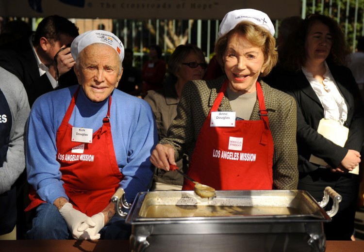 Kirk, Anne Douglas (Gabriel Bouys/Getty Images) Kirk, Anne Douglas (Gabriel Bouys/Getty Images)