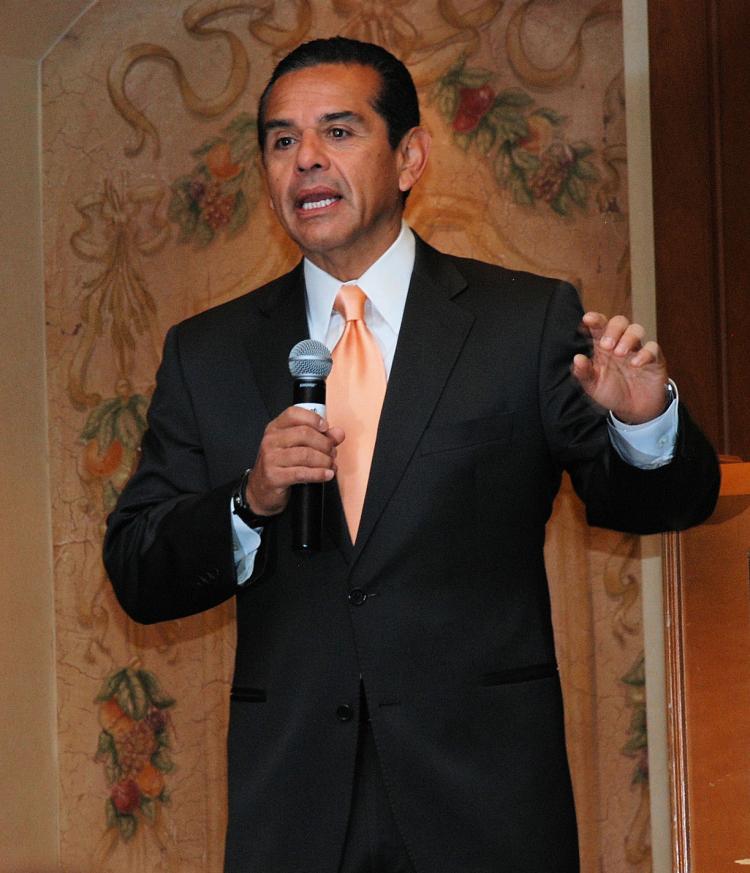 LA MAYOR: Los Angeles Mayor Antonio Villaraigosa speaks at the launch of the unaffiliated political organization known as No Labels last December at Columbia University in New York City. Mayor Villaraigosa spoke of education reform at his recent State of the City Address. (Spencer Platt/Getty Images) LA MAYOR: Los Angeles Mayor Antonio Villaraigosa speaks at the launch of the unaffiliated political organization known as No Labels last December at Columbia University in New York City. Mayor Villaraigosa spoke of education reform at his recent State of the City Address. (Spencer Platt/Getty Images)