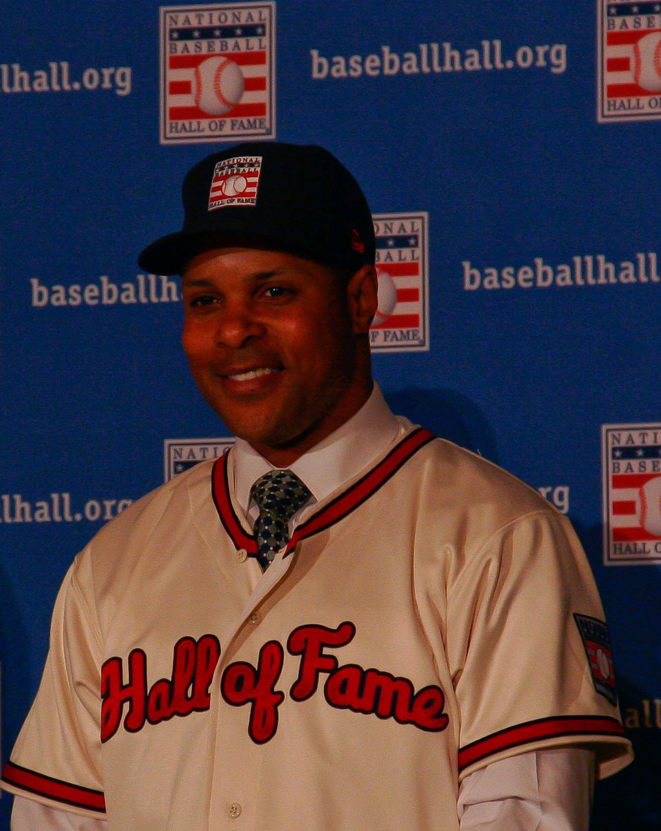 LarkinHOF011012kristenmeriwether Barry Larkin tries on his new Hall of Fame Uniform on Tuesday after being introduced as the newest member of the Baseball Hall of Fame. (Kristen Meriwether/Epoch Times)