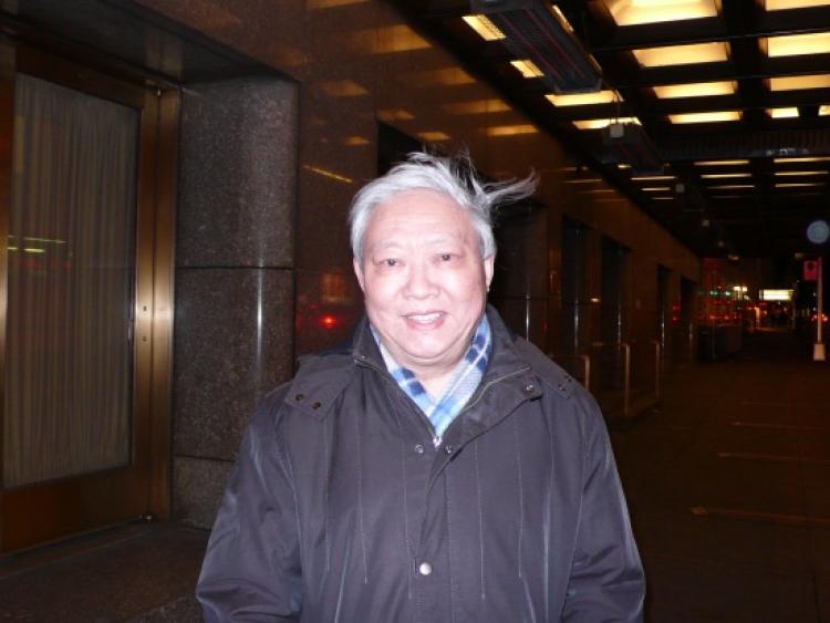 World renowned artist Lefu Gu watches the Shen Yun on Feb. 13, Chinese New Year's Eve at the Radio City Music Hall in New York. (The Epoch Times) World renowned artist Lefu Gu watches the Shen Yun on Feb. 13, Chinese New Year's Eve at the Radio City Music Hall in New York. (The Epoch Times)