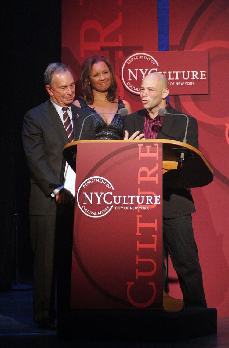 ARTS WINNERS: Dancer and choreographer Arthur Aviles accepts an award for Arts and Culture from Mayor Bloomberg and actress Vanessa Williams at the Apollo Theater Monday night. (Tim McDevitt/ Epoch Times) ARTS WINNERS: Dancer and choreographer Arthur Aviles accepts an award for Arts and Culture from Mayor Bloomberg and actress Vanessa Williams at the Apollo Theater Monday night. (Tim McDevitt/ Epoch Times)