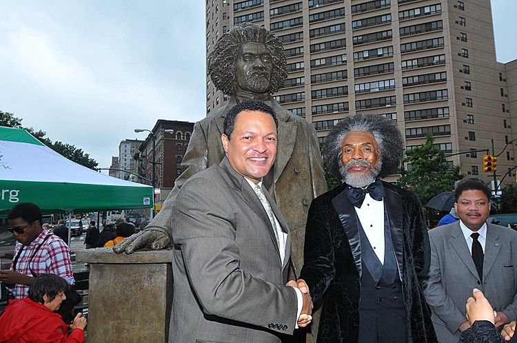 Kenneth B. Morris Jr., great-great-great grandson of Frederick Douglas shakes hands with actor Andre Deshields at the Frederick Douglas memorial. (Photo by Malcolm Pinckney) Kenneth B. Morris Jr., great-great-great grandson of Frederick Douglas shakes hands with actor Andre Deshields at the Frederick Douglas memorial. (Photo by Malcolm Pinckney)