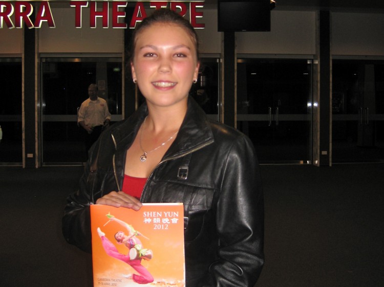 Mia+Van+Der+Westhuizea Mia Van Der Westhuizea attends Shen Yun