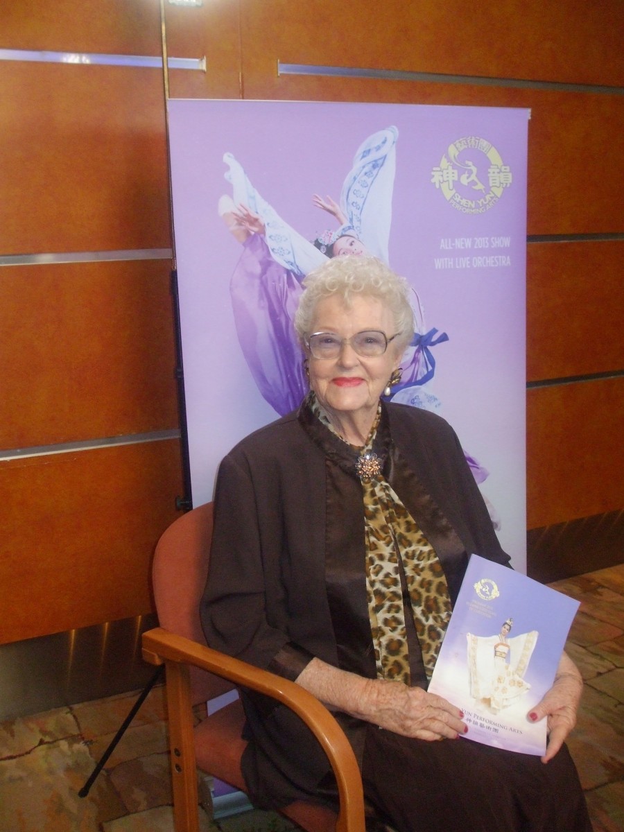 NTD_Joy_Hruby_OAM_Producer TV presenter Joy Hruby enjoys an evening at Shen Yun