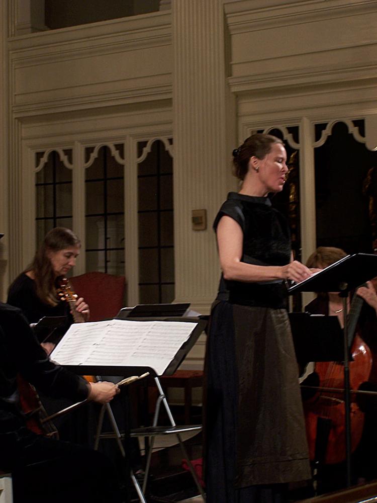 (C) Composer/singer Kristin Norderval surrounded by the ensemble, performing songs inspired by Elizabeth I. (Courtesy of Parthenia) (C) Composer/singer Kristin Norderval surrounded by the ensemble, performing songs inspired by Elizabeth I. (Courtesy of Parthenia)